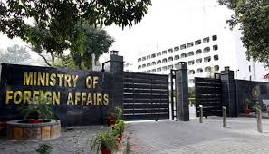 The Pakistan Foreign Office building in Islamabad with the national flag flying, representing official diplomatic statements and Pakistan’s response to international affairs.